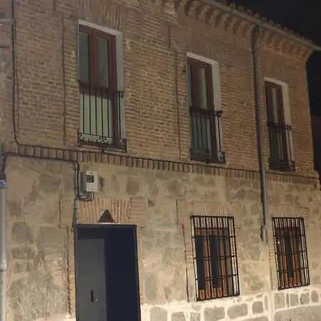 Tres Monos