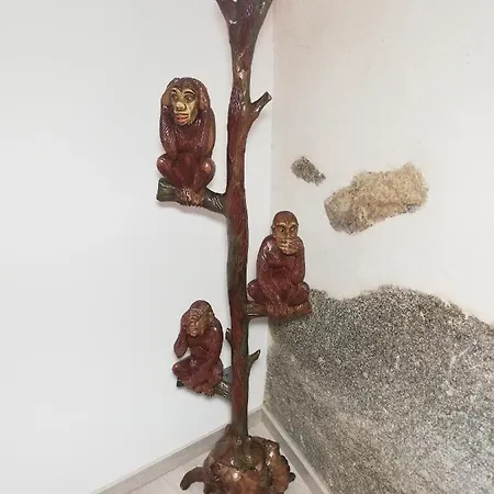 Tres Monos *